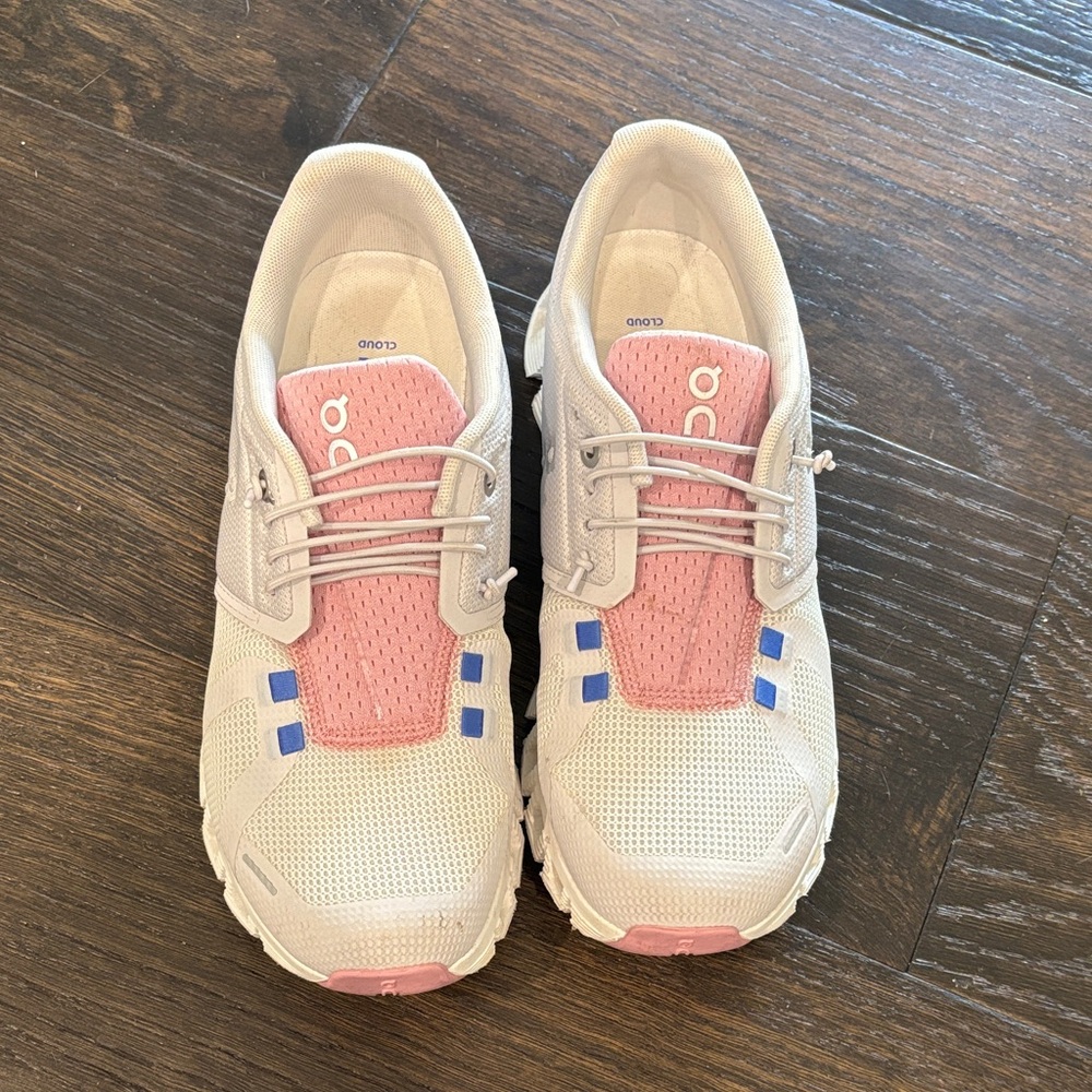 OnCloud Pink and Blue Athletic Shoes/Sneakers, Women’s Size 8